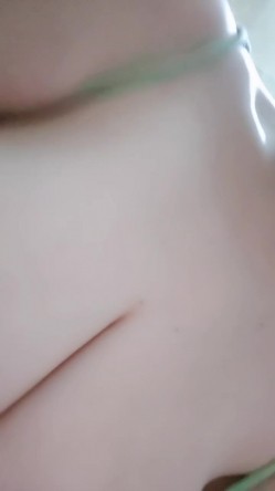 G罩杯大奶骚货4，居家约炮操逼，一对豪乳又大又白，骑在身上乳交插嘴，主动骑乘位，肥臀猛坐 截图11