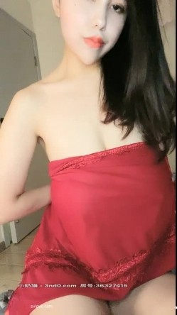 深圳极品巨乳G罩杯吊带红裙罩住大波奶 真是一对威猛的胸器 截图5