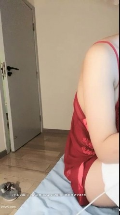 深圳极品巨乳G罩杯吊带红裙罩住大波奶 真是一对威猛的胸器 截图16