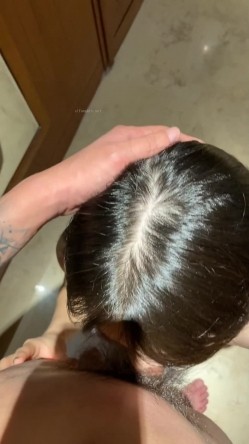顶级老牌泡良大神「DR.CHEN」「GWQH」付费资源 专约女网黄包括阿朱，调教女大舔脚肛交毒龙喝尿三小时 截图15