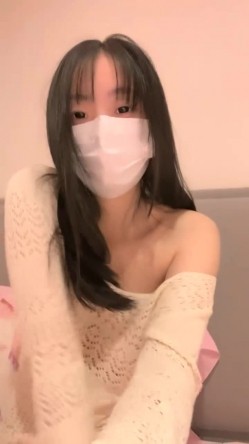 【菠萝果酱】大奶学妹~!揉胸诱惑~掰穴特写~道具自慰~粉~清纯，一线天，肥美鲍鱼 截图1