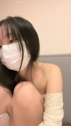 【菠萝果酱】大奶学妹~!揉胸诱惑~掰穴特写~道具自慰~粉~清纯，一线天，肥美鲍鱼 截图3