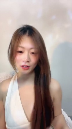 顶级女神！卧槽！好漂亮~【小姨子】，极品御姐，性张力拉满，美乳粉穴，跳蛋玩出喷水 截图3