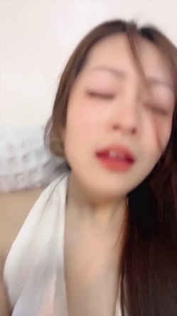 顶级女神！卧槽！好漂亮~【小姨子】，极品御姐，性张力拉满，美乳粉穴，跳蛋玩出喷水 截图13
