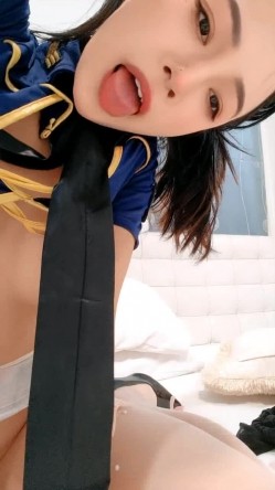 丝袜高跟制服露脸疯狂的小姨激情啪啪大秀直播，表情好骚激情上位让大哥玩弄骚奶子，69口交大鸡巴无套抽插 截图5