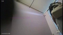 大神潜入大学女厕偷拍舞蹈社团的学妹尿尿换衣 截图1