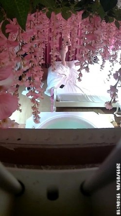 偷拍带大浴缸的情趣酒店一对情侣洗完鸢鸯浴后立马干起来 截图16