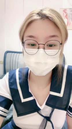 今年顶级女神！【泡泡泡00年】超高收费房，姨妈巾，都是血，都是血~颜值还不错，推荐 截图4