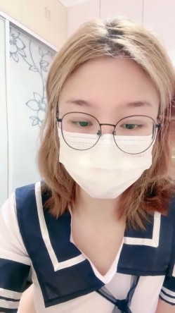 今年顶级女神！【泡泡泡00年】超高收费房，姨妈巾，都是血，都是血~颜值还不错，推荐 截图8