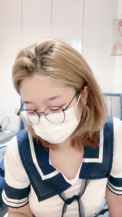 今年顶级女神！【泡泡泡00年】超高收费房，姨妈巾，都是血，都是血~颜值还不错，推荐 截图9