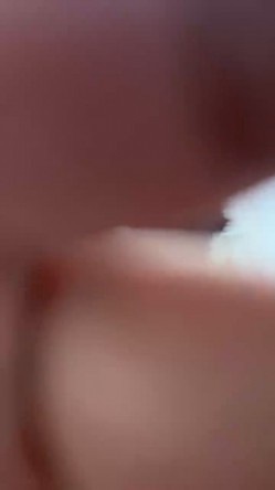 极品眼镜美少女！和漂亮眼镜闺蜜！男主加入操逼，可惜闺蜜来大姨妈，埋头吃JB也是骚的很 截图12