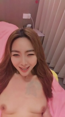 极品车模炮机高挑魔鬼身材，干净白虎鲍鱼，喜欢舔逼，多高难度姿势射在肚子上洗澡打扫战场 截图7