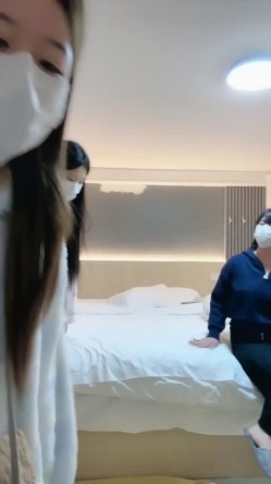 【闺蜜至上】4姐妹团播，裸舞诱惑，一次看够4个逼，大尺度掰穴展示，详细讲解阴部特征 截图1