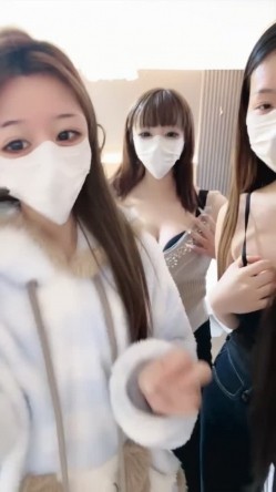 【闺蜜至上】4姐妹团播，裸舞诱惑，一次看够4个逼，大尺度掰穴展示，详细讲解阴部特征 截图3