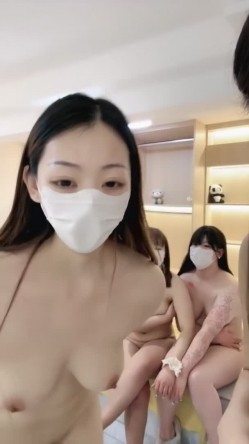 【闺蜜至上】4姐妹团播，裸舞诱惑，一次看够4个逼，大尺度掰穴展示，详细讲解阴部特征 截图11
