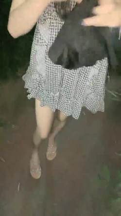 【Avove】，野战爱好者，带着炮友各地留精，最爱无毛肥逼包臀裙肉丝 截图5