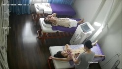 新流出 ️【破解摄像头】 ️美容院高质量少妇小姐姐全身刮毛 截图3