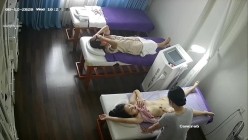 新流出 ️【破解摄像头】 ️美容院高质量少妇小姐姐全身刮毛 截图4