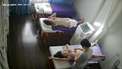 新流出 ️【破解摄像头】 ️美容院高质量少妇小姐姐全身刮毛 截图5
