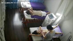 新流出 ️【破解摄像头】 ️美容院高质量少妇小姐姐全身刮毛 截图6