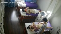新流出 ️【破解摄像头】 ️美容院高质量少妇小姐姐全身刮毛 截图16