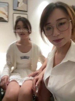 ️清纯主播【202509yoyo】表姐带着表妹下海直播、在线教口活、练习做爱姿势 截图6