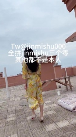 《最新流出 ️露出女神》极品大长腿苗条身材阴钉骚妻【金秘书】福利完结，公园超市各种人前露出放尿啪啪紫薇，相当过瘾 截图6