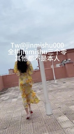《最新流出 ️露出女神》极品大长腿苗条身材阴钉骚妻【金秘书】福利完结，公园超市各种人前露出放尿啪啪紫薇，相当过瘾 截图8