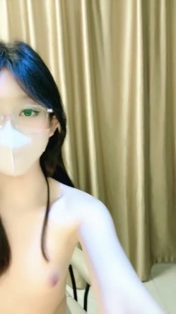 新人校花下海，高冷眼镜反差婊【蓝川诗诗】福利，粉鲍自慰抽插淫水泛光零距离插菊 截图15