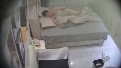 酒店偷拍反差婊气质妹子刚进入酒店就褪下裙子迫不及待等待男友的大屌插入 截图4