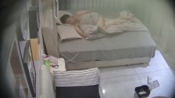酒店偷拍反差婊气质妹子刚进入酒店就褪下裙子迫不及待等待男友的大屌插入 截图7