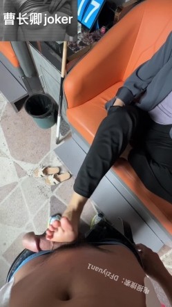 【曹长卿joker】，推特泡良大神，少妇蜜桃臀，足交调情啪啪，欲女饥渴异常 截图1