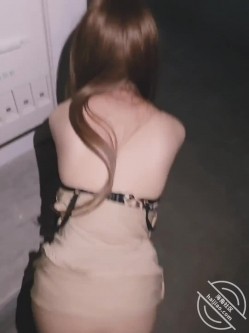 肤白貌美大长腿小嫂子『169310278101』嫂子喜欢上了漏出野战的感觉，深夜主动拉着我去车库漏出野战 截图11