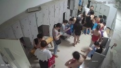 舞蹈班《监控破解》偷拍多位美女学员后台换衣服 截图2