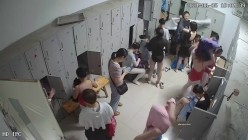 舞蹈班《监控破解》偷拍多位美女学员后台换衣服 截图5