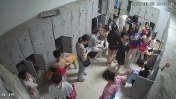 舞蹈班《监控破解》偷拍多位美女学员后台换衣服 截图11