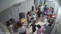舞蹈班《监控破解》偷拍多位美女学员后台换衣服 截图12