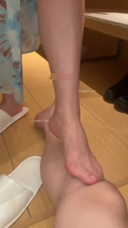 极品少妇熟女风韵犹存美妇 ️徐阿姨酒店与情人啪啪口交足交发出啵啵的淫荡声音 很是淫荡 截图7