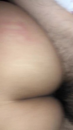【绿帽狂 ️淫荡妻】细腰肥臀淫妻『短裙无内』极品丰臀淫妻被单男后入猛烈撞击抽插 直顶花心 完结篇 截图11