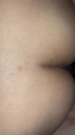 【绿帽狂 ️淫荡妻】细腰肥臀淫妻『短裙无内』极品丰臀淫妻被单男后入猛烈撞击抽插 直顶花心 完结篇 截图14