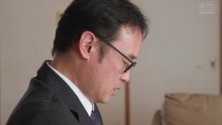 NSFS-072 借金夫婦‥ 妻がダッチワイフにされました。2 ～夫の目の前で何十発と中出しされた妻～ 乃木はるか 截图1