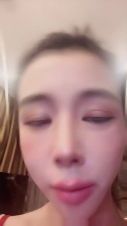 尤物推荐【美人儿】逆天女神 颜值身材吊打网红明星 美到窒息 绿播下海 全裸下厨 跳蛋自慰爽 截图13