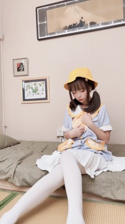 【超美高端 ️罕见露脸露点】极品Cos爆机少女『喵小吉』十月新作《小吉的暑假补习班》美乳白虎穴 超清4K原版无水印 截图3
