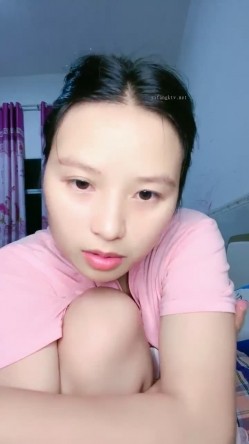 来大姨妈还直播~血超多，【红色高跟鞋】，都是姨妈的味道~超爽，这场面不多见，真是豁出去了，刺激 截图1