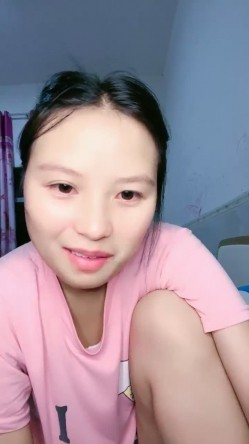 来大姨妈还直播~血超多，【红色高跟鞋】，都是姨妈的味道~超爽，这场面不多见，真是豁出去了，刺激 截图12