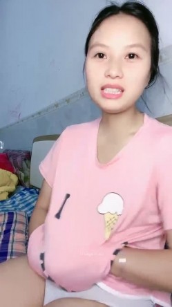 来大姨妈还直播~血超多，【红色高跟鞋】，都是姨妈的味道~超爽，这场面不多见，真是豁出去了，刺激 截图13