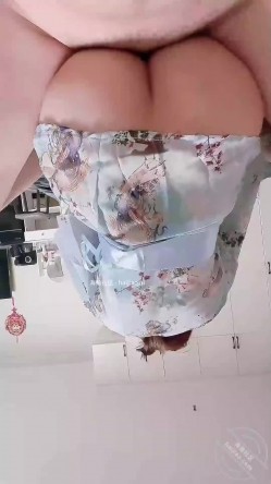 乱伦大神【姐弟一世情】付费钻石贴，饥渴骚姐想要鸡巴狠狠插入，主动足交多姿势配合骚叫不停 截图10