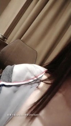 看着很清纯的大二学妹真骚，跟男友舌吻足交掰开骚穴舔肉芽，口交都很暴力深喉，高挑身材各种爆草蹂躏叫声可射 截图2