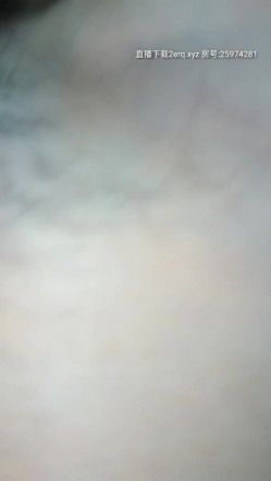看着很清纯的大二学妹真骚，跟男友舌吻足交掰开骚穴舔肉芽，口交都很暴力深喉，高挑身材各种爆草蹂躏叫声可射 截图3
