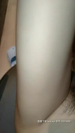 看着很清纯的大二学妹真骚，跟男友舌吻足交掰开骚穴舔肉芽，口交都很暴力深喉，高挑身材各种爆草蹂躏叫声可射 截图12